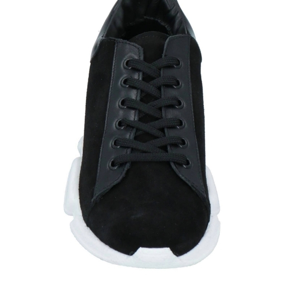 Black sneakers - Picture 4 of 4